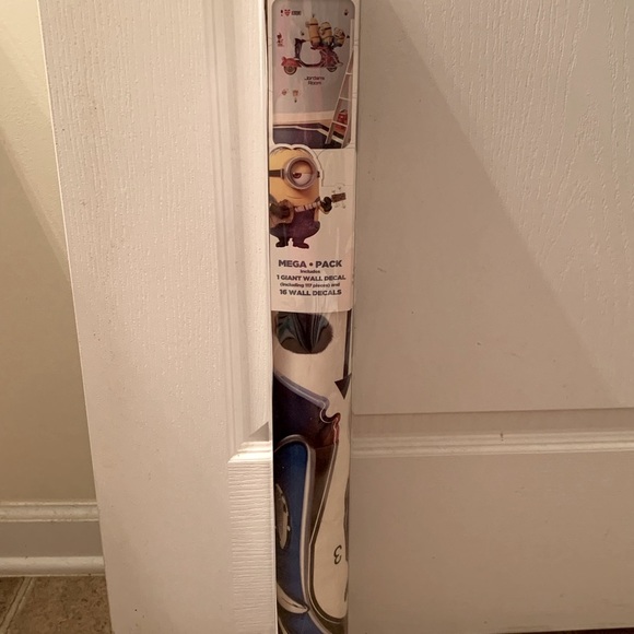 Wall Art Decals Minion Mega Pack 1 Giant + 16 large includes 117 pieces - Picture 9 of 11